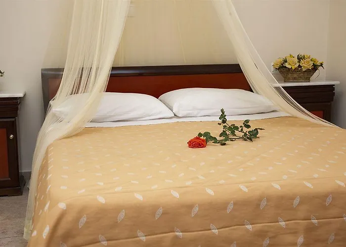 Alizea & فندق ثيرا