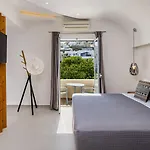 Alizea & Hotell Fira (Santorini)