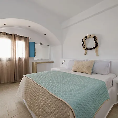 Alizea & Hotel Fira (Santorini)