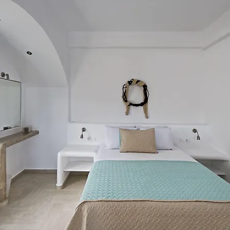 Alizea & 3* Fira (Santorini)