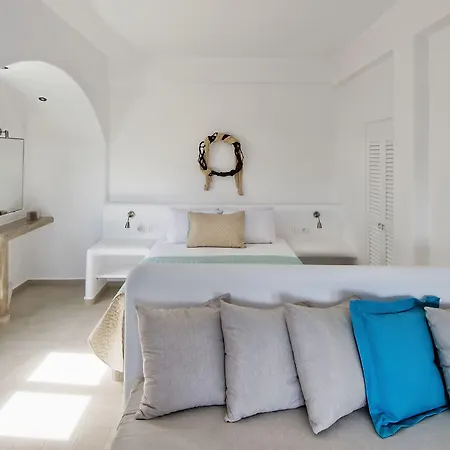 Alizea & 3* Fira (Santorini)