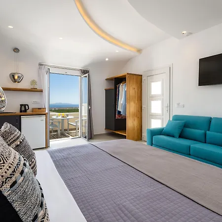 Alizea & Fira (Santorini)