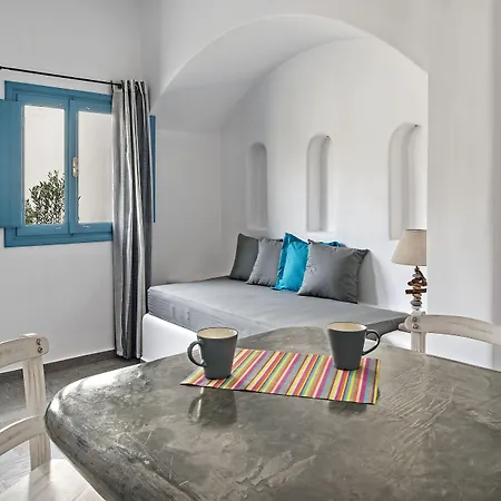 Alizea & 3* Fira (Santorini)