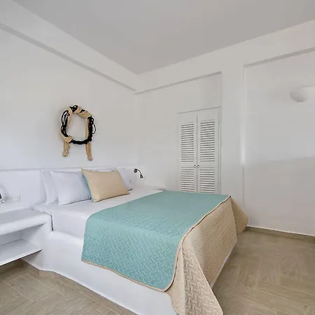 Alizea & 3* Fira (Santorini)