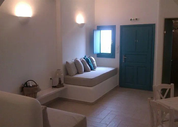 Alizea & 3* Fira (Santorini)