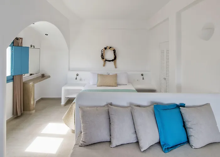 Alizea & 3* Fira (Santorini)