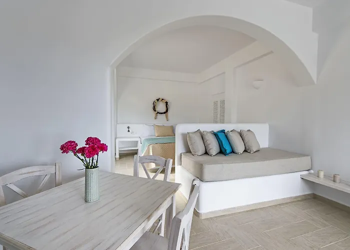 Alizea & Fira (Santorini)