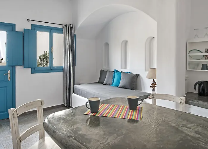 Alizea & 3* Fira (Santorini)