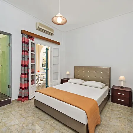 Alizea & Fira (Santorini)