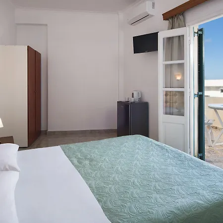 Alizea & 3* ثيرا