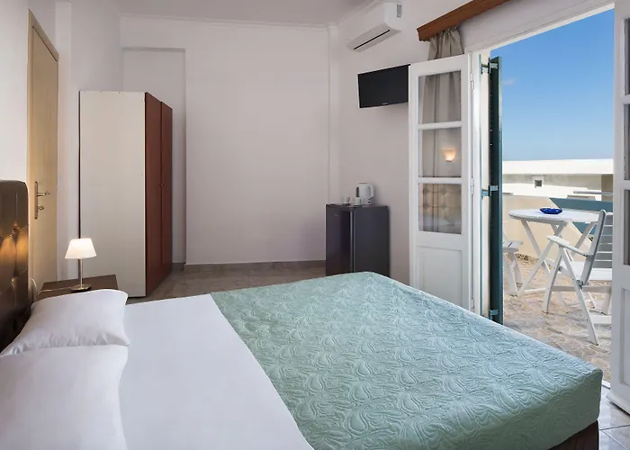 Alizea & 3* Fira (Santorini)