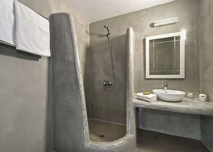 Alizea & 3* Fira (Santorini)